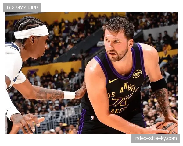 湖人120-106赛季三杀森林狼，东契奇三双里夫斯31分